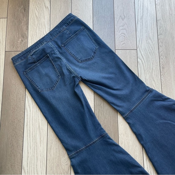 We the Free Women's Flared Blue Jeans - Picture 3 of 9